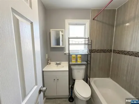 237-239 6th Avenue Newark NJ 07107