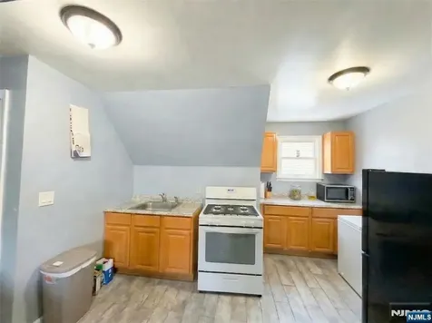 237-239 6th Avenue Newark NJ 07107