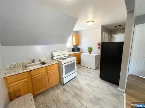 237-239 6th Avenue Newark NJ 07107