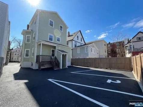 237-239 6th Avenue Newark NJ 07107
