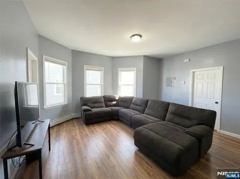 237-239 6th Avenue Newark NJ 07107