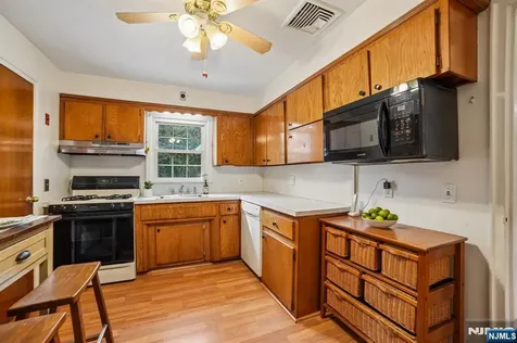 284 Madison Avenue Cresskill NJ 07626