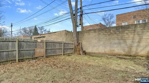 18 Mckay Avenue East Orange NJ 07018