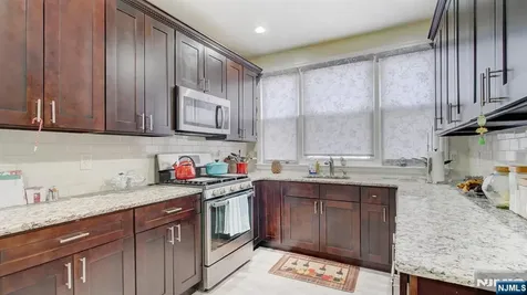 18 Mckay Avenue East Orange NJ 07018