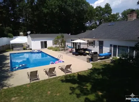 51 Catherine Street Bloomingdale NJ 07403