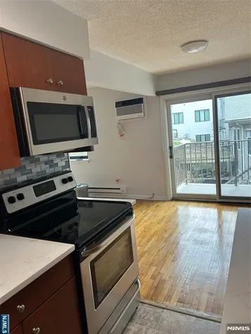 148 Undercliff Avenue Edgewater NJ 07020