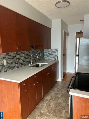148 Undercliff Avenue Edgewater NJ 07020