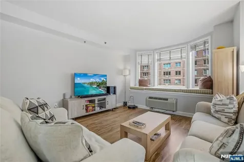 5114 City Place Edgewater NJ 07020