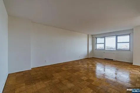6600 Jfk Boulevard E West New York NJ 07093