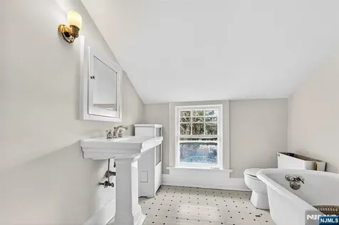170 Christopher Street Montclair NJ 07042