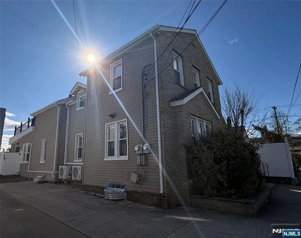 282 Harding Avenue Teaneck NJ 07666