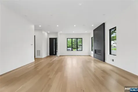 1 Bancroft Place Cresskill NJ 07626