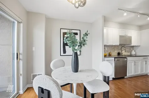 504 Nelson Court Edgewater NJ 07020