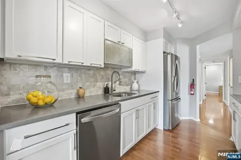 504 Nelson Court Edgewater NJ 07020