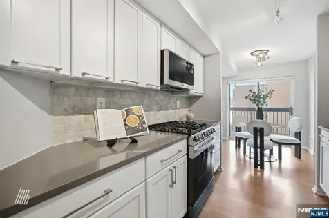 504 Nelson Court Edgewater NJ 07020