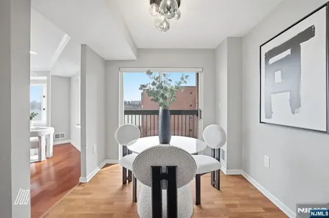 504 Nelson Court Edgewater NJ 07020