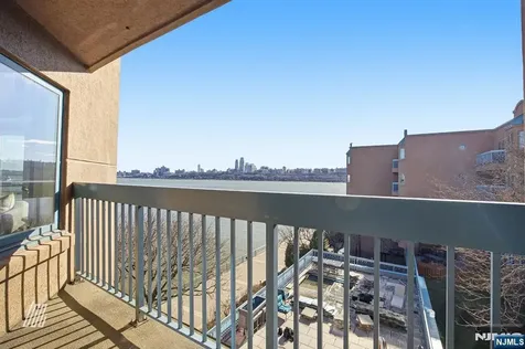 504 Nelson Court Edgewater NJ 07020