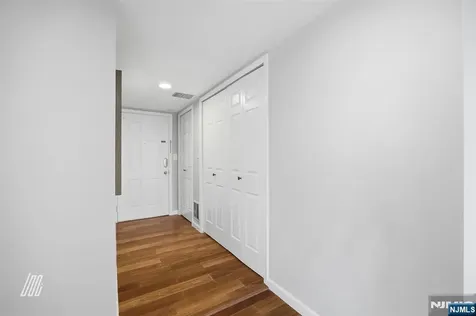 504 Nelson Court Edgewater NJ 07020