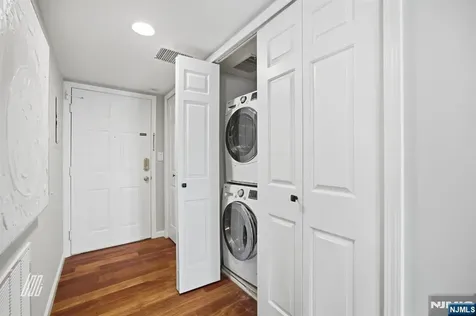 504 Nelson Court Edgewater NJ 07020