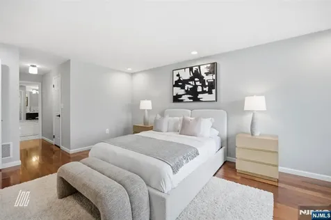 504 Nelson Court Edgewater NJ 07020