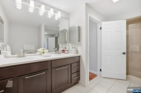 504 Nelson Court Edgewater NJ 07020
