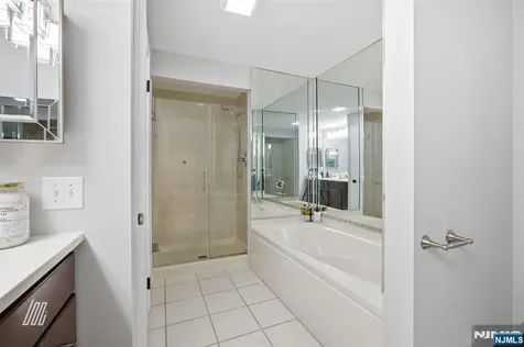 504 Nelson Court Edgewater NJ 07020