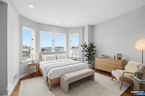 504 Nelson Court Edgewater NJ 07020
