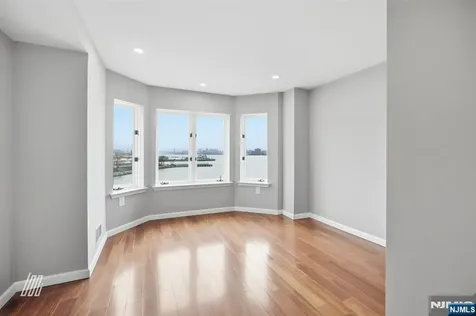 504 Nelson Court Edgewater NJ 07020