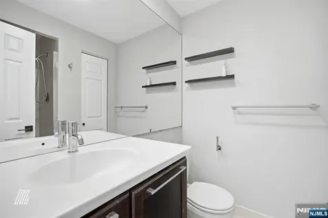 504 Nelson Court Edgewater NJ 07020