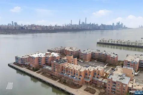504 Nelson Court Edgewater NJ 07020