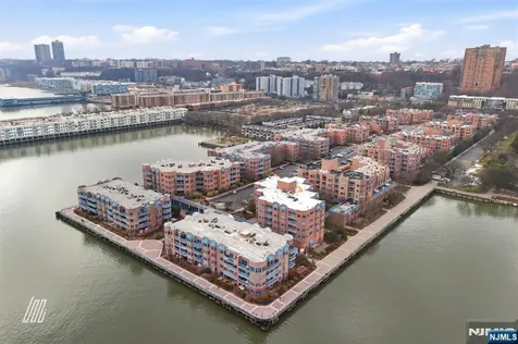 504 Nelson Court Edgewater NJ 07020