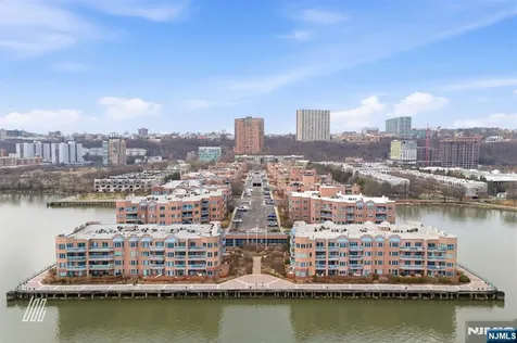 504 Nelson Court Edgewater NJ 07020