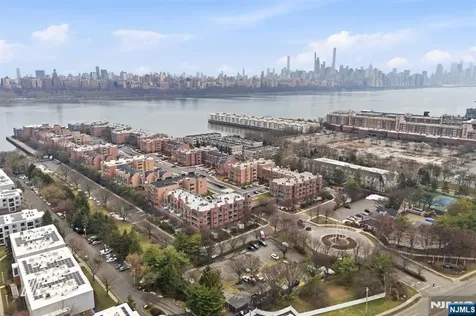 504 Nelson Court Edgewater NJ 07020