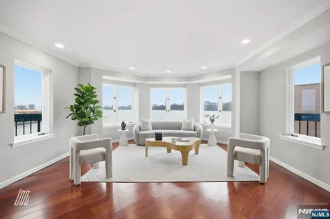 504 Nelson Court Edgewater NJ 07020