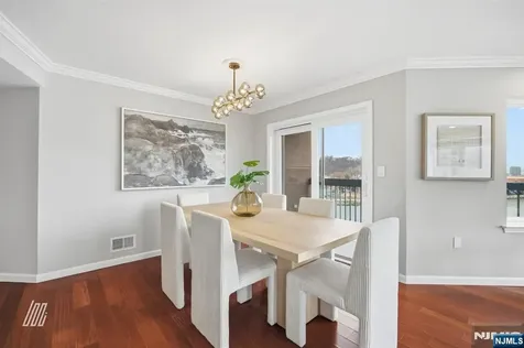 504 Nelson Court Edgewater NJ 07020