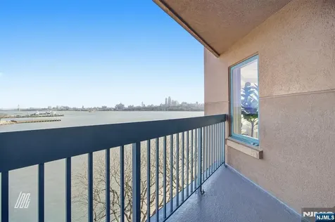 504 Nelson Court Edgewater NJ 07020