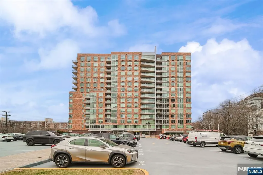 612 Hudson Park Edgewater NJ 07020