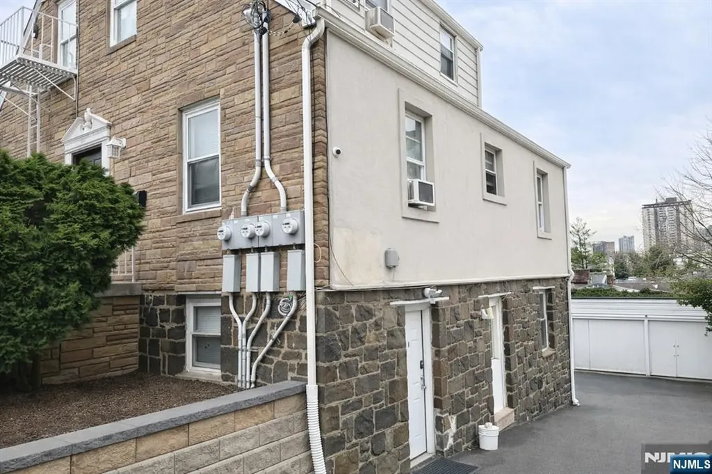 1014 Ponsi Street Fort Lee NJ 07024