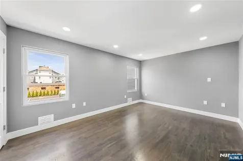 1117 Chestnut Street Elizabeth NJ 07201