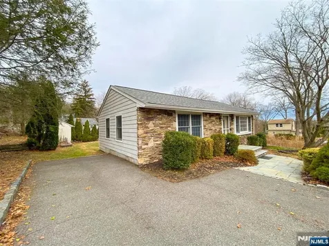 28 Woodside Drive West Milford NJ 07480