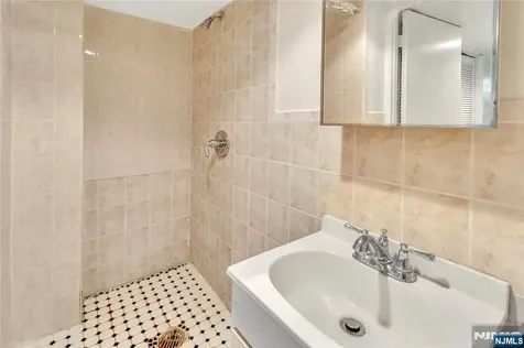 308 38th Street Union City NJ 07087