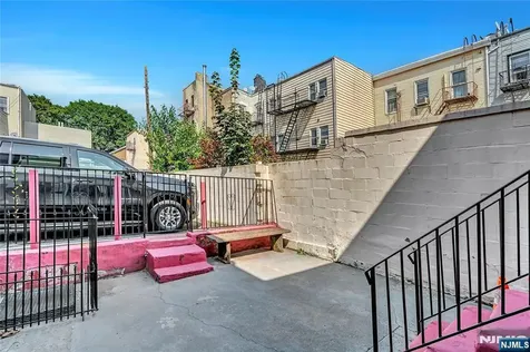 308 38th Street Union City NJ 07087