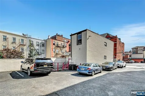 308 38th Street Union City NJ 07087
