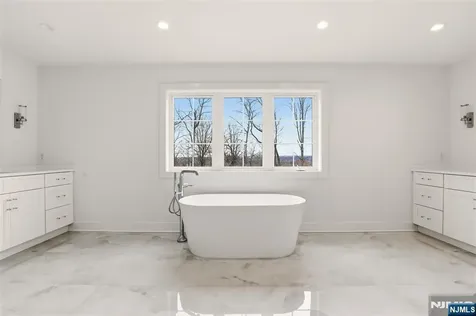 26 Huff Terrace Montvale NJ 07645