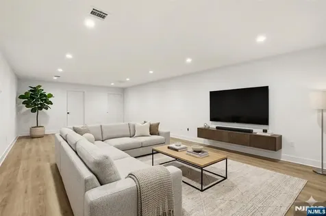 26 Huff Terrace Montvale NJ 07645