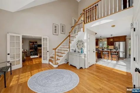 1 Laurel Court Oakland NJ 07436