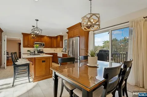 1 Laurel Court Oakland NJ 07436