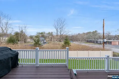 1 Laurel Court Oakland NJ 07436