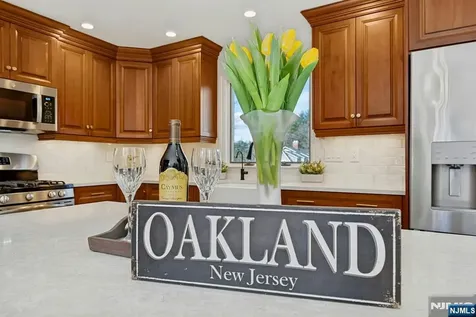 1 Laurel Court Oakland NJ 07436