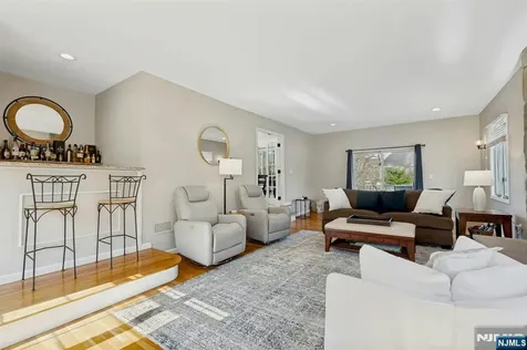 1 Laurel Court Oakland NJ 07436